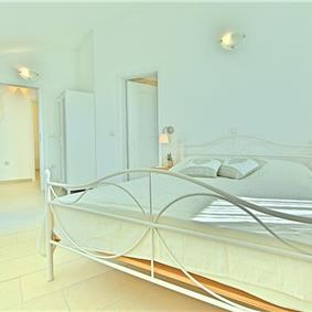 4 bedroom villa with pool near Sveti Lovrec, sleeps 8